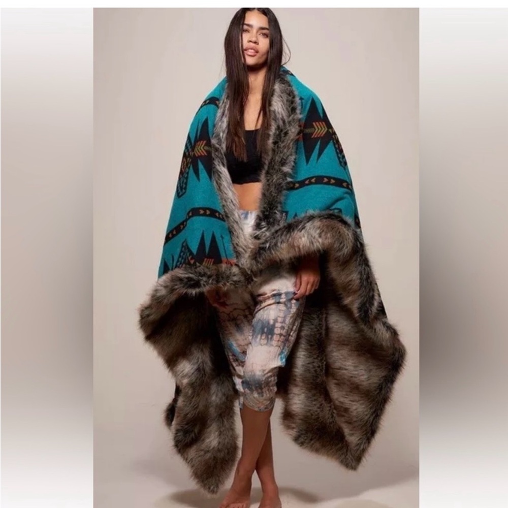 Teal Patterned Spirt Hoods Blanket